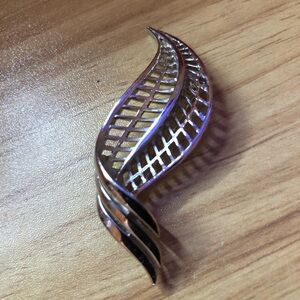 CROWN TRIFARI - Vintage 60's Silver Tone Swirled Leaf Brooch‎ Pin